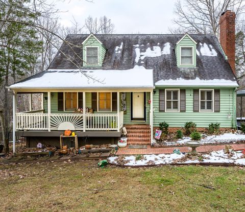 Photo of 424 Cambridge Drive, Lynchburg, VA 24502 (MLS # 363564)