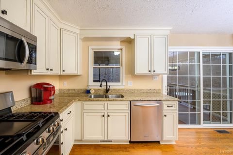 Tiny photo for 424 Cambridge Drive, Lynchburg, VA 24502 (MLS # 363564)