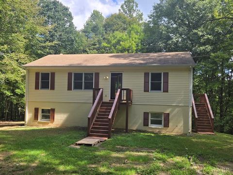 Photo of 906 Equestrian Trail Road, New Canton, VA 23123 (MLS # 361805)