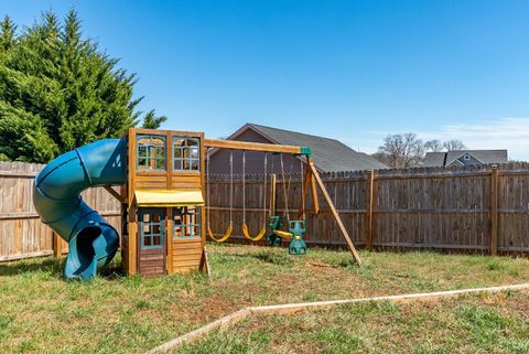 Tiny photo for 303 Benchmark Drive, Evington, VA 24550 (MLS # 365145)