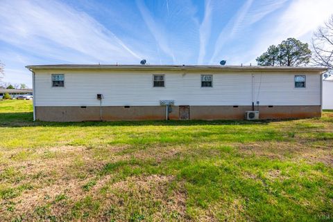 Tiny photo for 801 Henry Street, Gretna, VA 24557 (MLS # 365326)