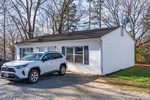Tiny photo for 801 Henry Street, Gretna, VA 24557 (MLS # 365326)