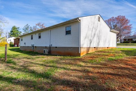 Tiny photo for 801 Henry Street, Gretna, VA 24557 (MLS # 365326)