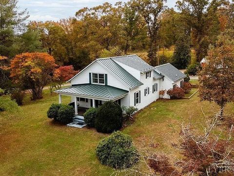 Tiny photo for 325 Old Roseland Road, Roseland, VA 22967 (MLS # 366592)