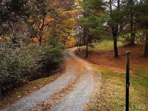 Tiny photo for 325 Old Roseland Road, Roseland, VA 22967 (MLS # 366592)