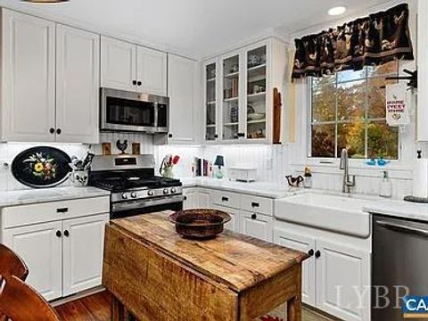 Tiny photo for 325 Old Roseland Road, Roseland, VA 22967 (MLS # 366592)