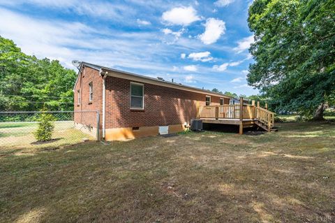 Single Family Residence in Rustburg VA 1432 Wisecarver Road 25.jpg