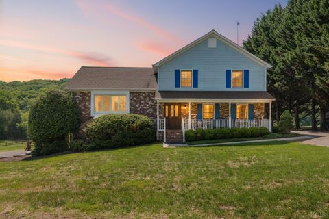 Photo of 115 Meadowridge Drive, Lynchburg, VA 24503 (MLS # 366775)