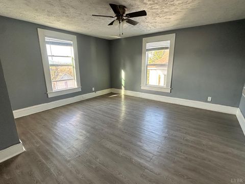 Tiny photo for 304 Walnut Street, Lynchburg, VA 24504 (MLS # 365212)