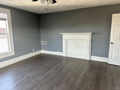 Tiny photo for 304 Walnut Street, Lynchburg, VA 24504 (MLS # 365212)