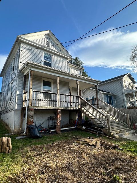 Tiny photo for 304 Walnut Street, Lynchburg, VA 24504 (MLS # 365212)