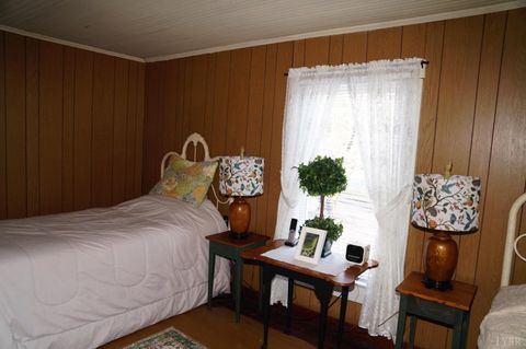 Tiny photo for 10188 Stage Coach Road, Gretna, VA 24557 (MLS # 362987)