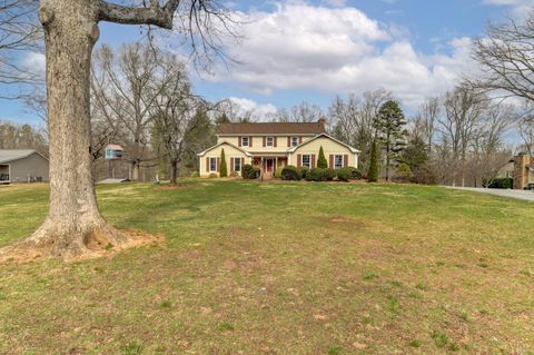 Tiny photo for 1304 Gills Road, Bedford, VA 24523 (MLS # 364976)