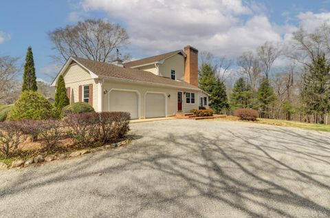 Tiny photo for 1304 Gills Road, Bedford, VA 24523 (MLS # 364976)