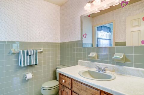 Tiny photo for 1304 Gills Road, Bedford, VA 24523 (MLS # 364976)