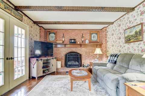 Tiny photo for 1304 Gills Road, Bedford, VA 24523 (MLS # 364976)