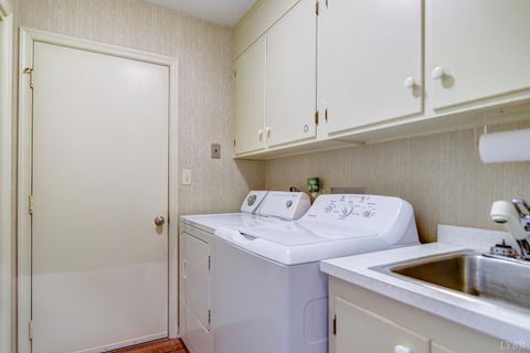 Tiny photo for 1304 Gills Road, Bedford, VA 24523 (MLS # 364976)