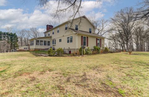 Tiny photo for 1304 Gills Road, Bedford, VA 24523 (MLS # 364976)