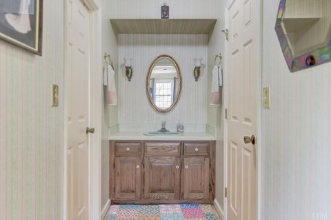 Tiny photo for 1304 Gills Road, Bedford, VA 24523 (MLS # 364976)