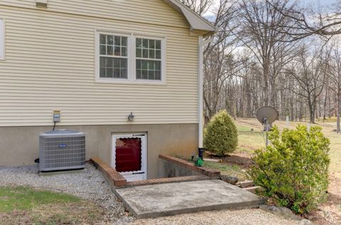 Tiny photo for 1304 Gills Road, Bedford, VA 24523 (MLS # 364976)