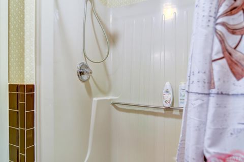 Tiny photo for 1304 Gills Road, Bedford, VA 24523 (MLS # 364976)