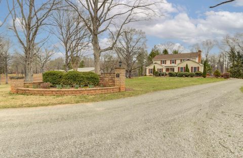 Tiny photo for 1304 Gills Road, Bedford, VA 24523 (MLS # 364976)