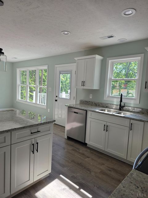 Tiny photo for 371 Pettigrew Drive, Concord, VA 24538 (MLS # 366203)