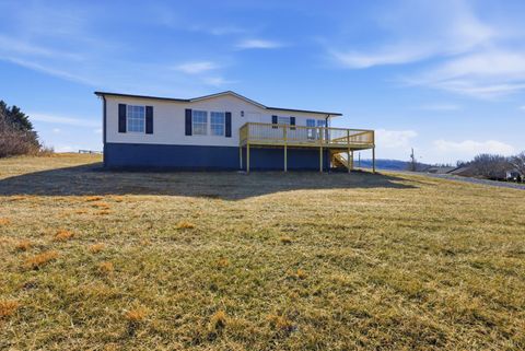 Photo of 55 Chestnut Meadows Drive, Martinsville, VA 24112 (MLS # 364213)