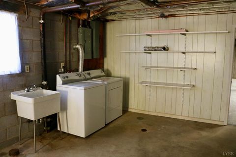 Tiny photo for 121 Gatlin St, Lynchburg, VA 24502 (MLS # 361787)