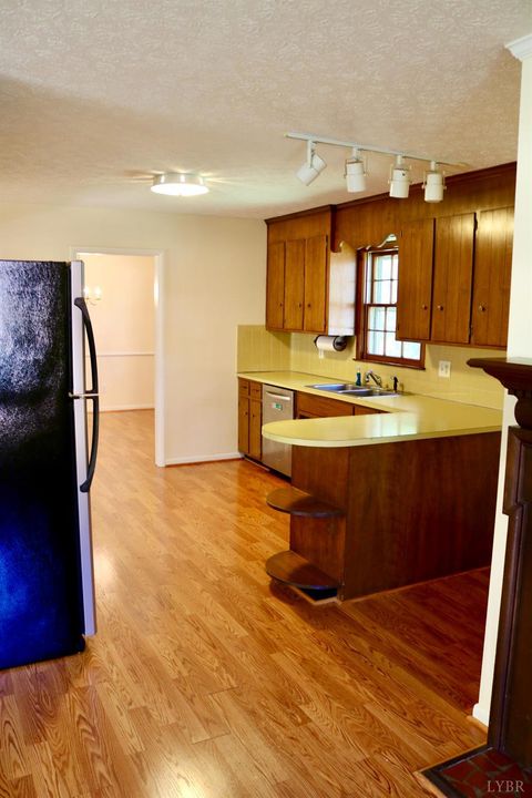 Tiny photo for 121 Gatlin St, Lynchburg, VA 24502 (MLS # 361787)