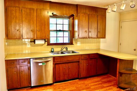 Tiny photo for 121 Gatlin St, Lynchburg, VA 24502 (MLS # 361787)