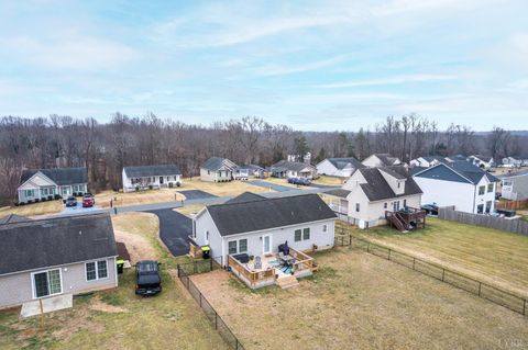 Tiny photo for 208 Stratford Place, Madison Heights, VA 24572 (MLS # 365675)