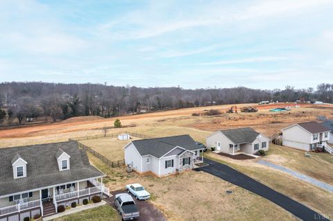 Tiny photo for 208 Stratford Place, Madison Heights, VA 24572 (MLS # 365675)