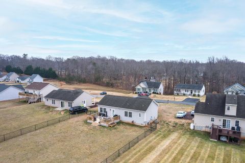 Tiny photo for 208 Stratford Place, Madison Heights, VA 24572 (MLS # 365675)