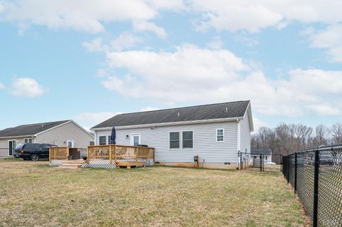 Tiny photo for 208 Stratford Place, Madison Heights, VA 24572 (MLS # 365675)