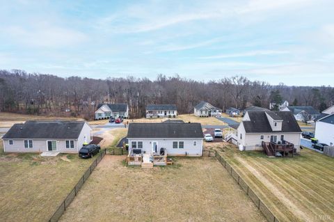 Tiny photo for 208 Stratford Place, Madison Heights, VA 24572 (MLS # 365675)