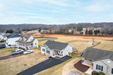 Tiny photo for 208 Stratford Place, Madison Heights, VA 24572 (MLS # 365675)