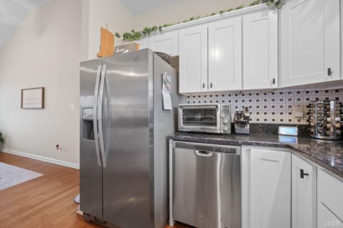 Tiny photo for 208 Stratford Place, Madison Heights, VA 24572 (MLS # 365675)