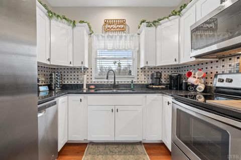 Tiny photo for 208 Stratford Place, Madison Heights, VA 24572 (MLS # 365675)