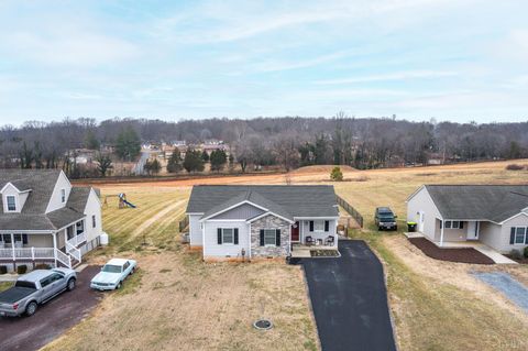 Tiny photo for 208 Stratford Place, Madison Heights, VA 24572 (MLS # 365675)