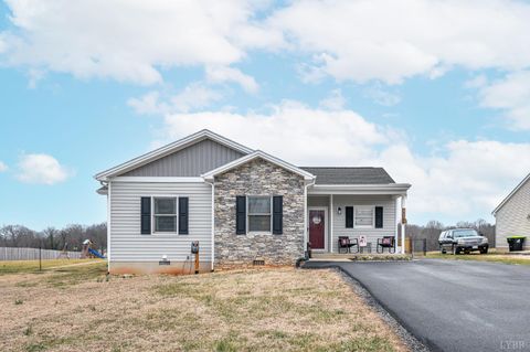 Photo of 208 Stratford Place, Madison Heights, VA 24572 (MLS # 365675)