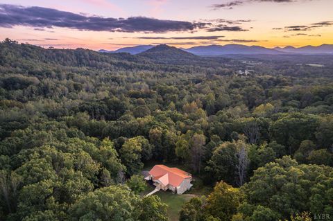 Homes For Sale - 700 Cloudcroft Drive<br/> Monroe, VA 24574