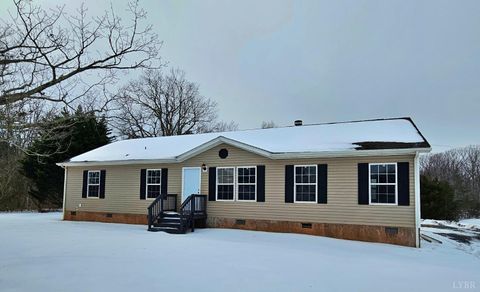 Photo of 2365 Trent Hatchery Road, Appomattox, VA 24522 (MLS # 364329)
