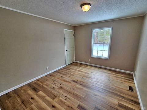 Tiny photo for 2365 Trent Hatchery Road, Appomattox, VA 24522 (MLS # 364329)