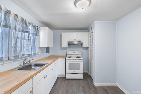 Tiny photo for 2034 Garfield Avenue, Lynchburg, VA 24501 (MLS # 364556)