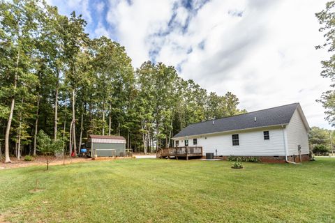 Tiny photo for 7099 Oakville Road, Appomattox, VA 24522 (MLS # 362431)