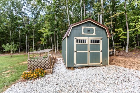 Tiny photo for 7099 Oakville Road, Appomattox, VA 24522 (MLS # 362431)