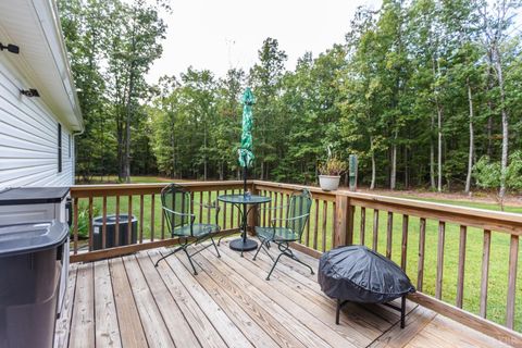 Tiny photo for 7099 Oakville Road, Appomattox, VA 24522 (MLS # 362431)