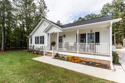 Tiny photo for 7099 Oakville Road, Appomattox, VA 24522 (MLS # 362431)