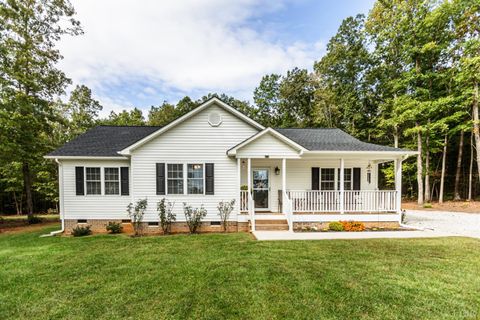 Photo of 7099 Oakville Road, Appomattox, VA 24522 (MLS # 362431)